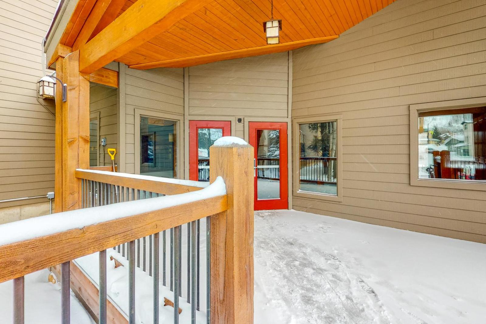 Snowdance Manor Main image 1